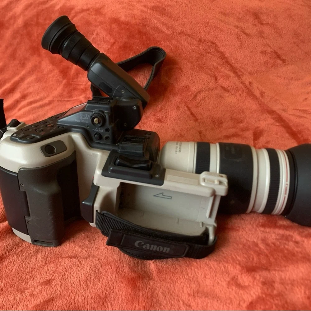 RARE vintage Canon L1A Hi8 8mm camcorder
